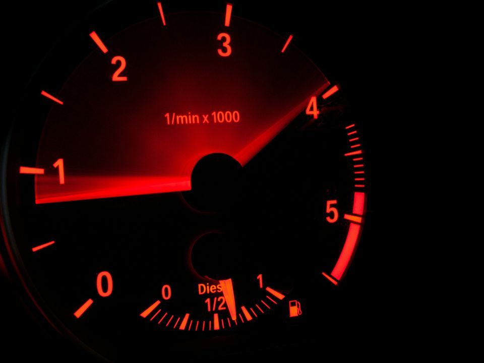 engine-revving-issues-diagnosis-costs-and-modern-vehicle-solutions